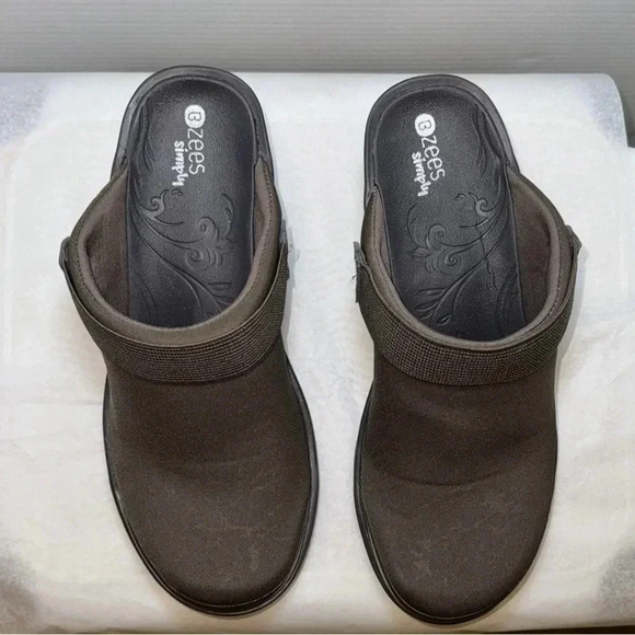 B Zees Simply Dancer Clogs - Picture 7 of 8